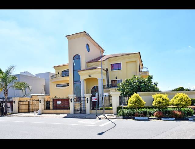 6 BEDROOM HOUSE FOR SALE IN CROWN NORTH